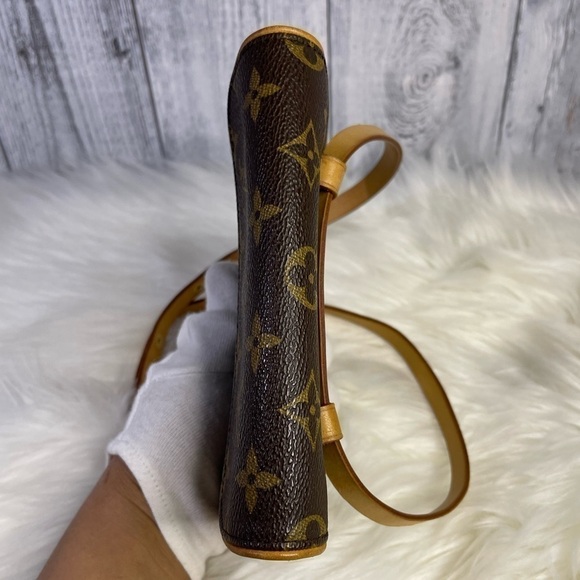 LOUIS VUITTON florentine waist/ shoulder bag in monogram - Picture 8 of 16